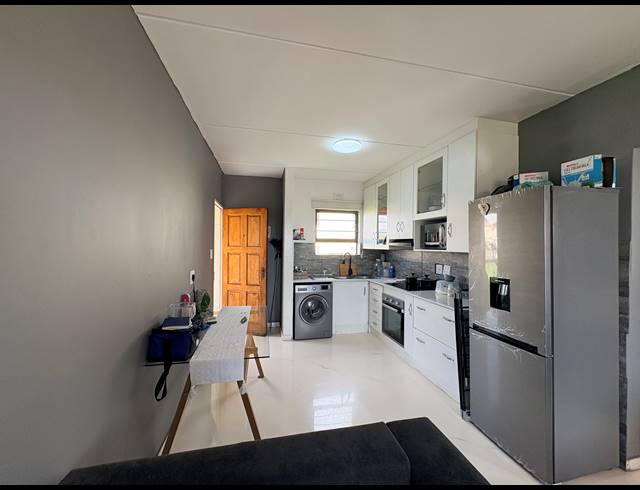 2 BEDROOM APARTMENT FOR SALE IN PARKRAND